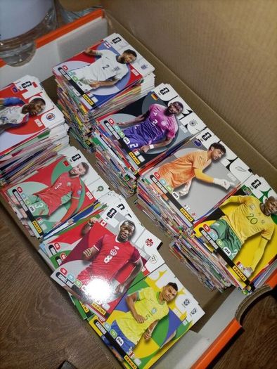 Panini World Cup 2026 binder almost full + extra cards