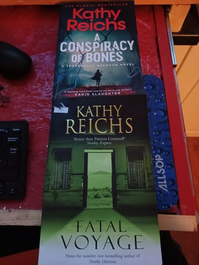 Kathy Reichs 4 paperbacks