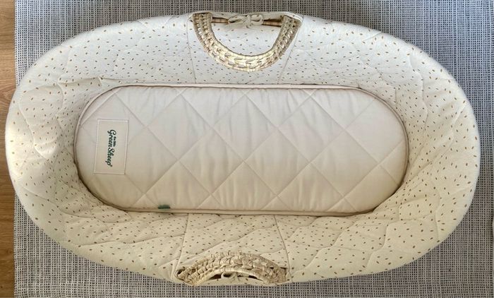 Little Green Sheep Moses basket + Mattress