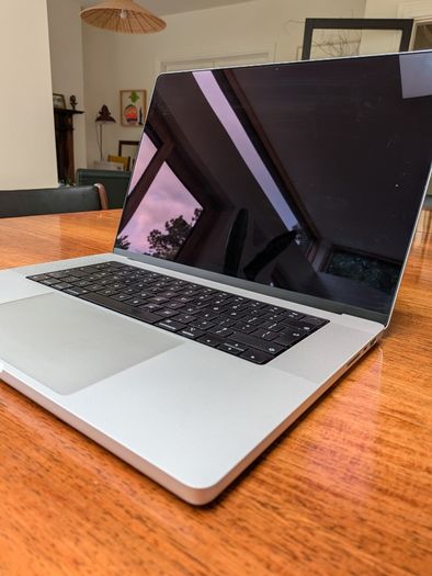 MacBook Pro 16-inch - 64gb - M1 Max with 10-core CPU and 32-core GPU