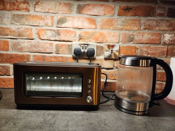 2 slice toaster and 1.5L Glass kettle