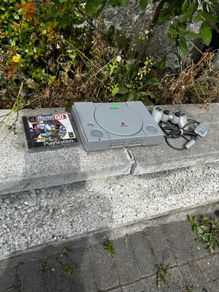 PlayStation 1 + Controller + Premier Manager