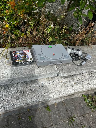 PlayStation 1 + Controller + Premier Manager