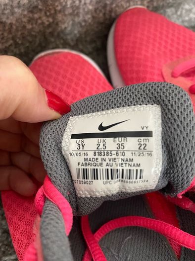 Pink Nike Tanjun runners