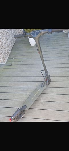 e scooter needs battery replacement and charger (can buy from Amazon)