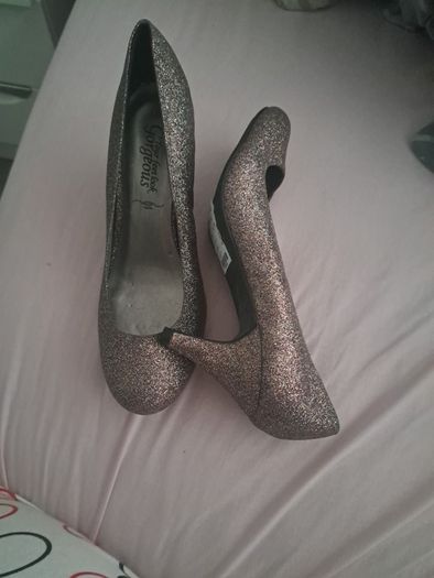 Mid heel shoe