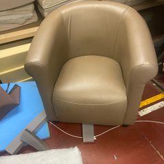 Tub leatherette chair