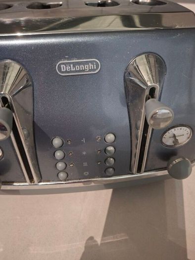 Delonghi metallic toaster