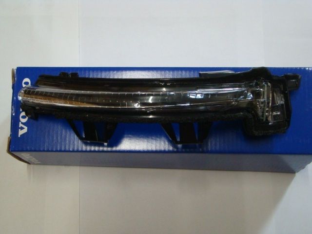 Volvo S90 II V90 MK2 Left Side Door Mirror LED indicator Lens 2101.6251 2016-19