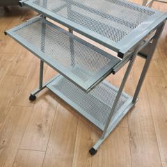 Desk - FREE - Suit laptop or desktop computer