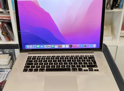 Apple MacBook Pro A1398 Retina 15.4" Mid 2015 256GB SSD 16GB Ram 2.80 GHz Core i7 macOS Monterey (Battery Cycle: 818)