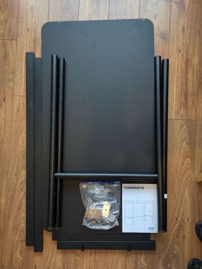 Table (black high table)