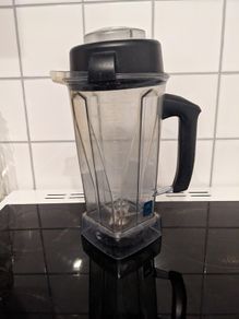 Vitamix Blender with 2 Jugs and 2 Tambers