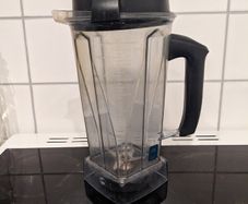 Vitamix Blender with 2 Jugs and 2 Tambers
