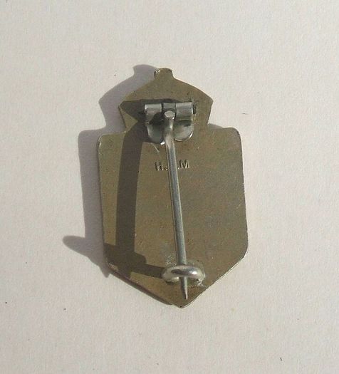 CIVIL NURSING RESERVE (Civil Defence - Home Front) - a WW2 nurse's uniform badge (1940s)