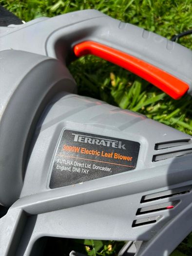 leaf blower