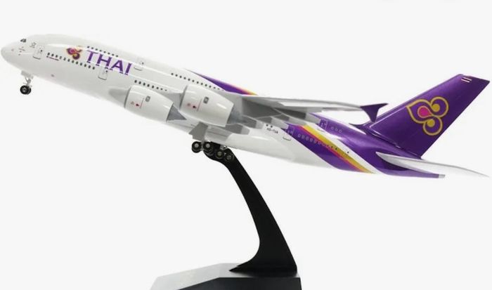 NEW BOXED LARGE Thai Airbus A380 Scale Model Aircraft