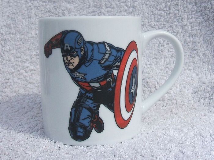MARVEL AVENGERS (superheroes) - a Captain America porcelain mug
