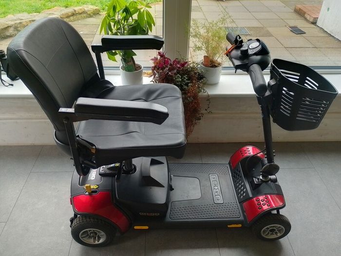 Pride Go-Go Elite Traveller 4-Wheel Mobility Scooter 2022 New Batteries