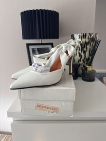 Ladies white high heels size 5