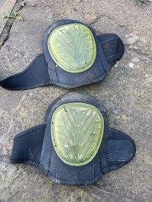 Knee pads
