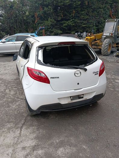 Breaking Mazda damio 2013 petrol