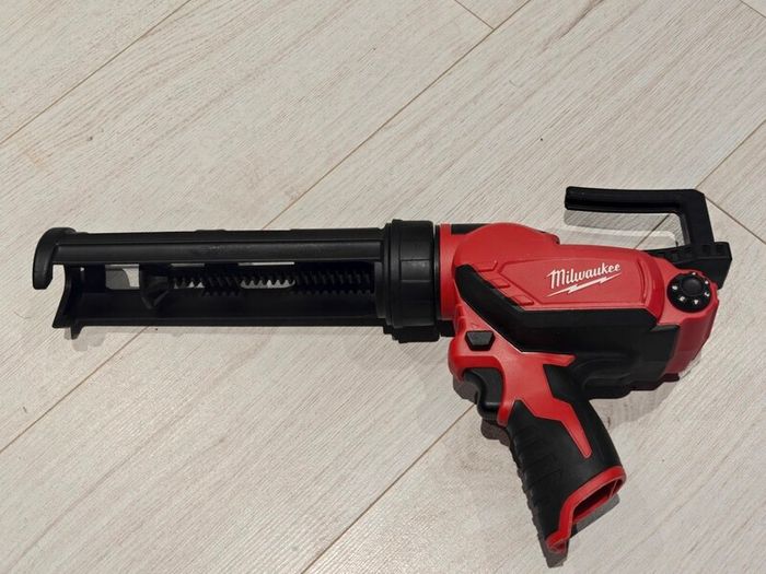 Milwaukee M12 Cordless 10oz Caulk and Adhesive Gun (Model 2441-20) - Used Once, Mint Condition