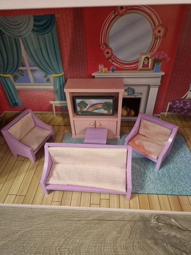 Large dolls house