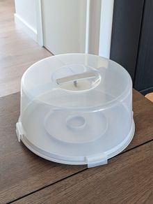 cake carrier