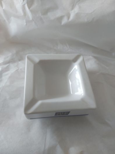 Silk Cut square ashtray ,collectors item, with smoking bans advertising bans on ashtrays for health reasons, price includes post to anywhere in Ireland thank you,,see pictures for condition ,take as is,litte pitting on glaze ,sold as is.