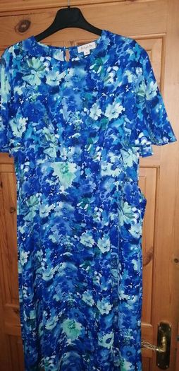 Dress lovely colours size 18 elasticated at back  has pockets