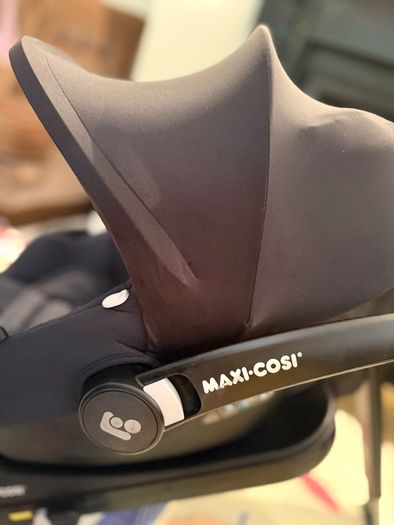 Maxi-Cosi CabrioFix Car Seat + ISOFIX Base Set