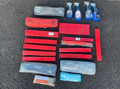 Warning triangle and safety kits
