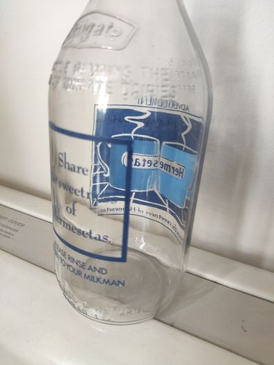 Unigate 1980s milk bottle Hermesetas