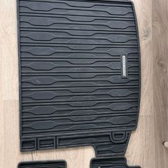 Genuine Land Rover Range Rover Evoque rubber and carpet mats