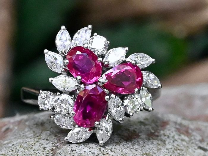 Vintage 1979 Ruby & Diamond Ring - 18ct