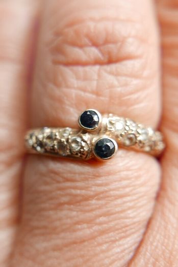 Vintage Solid 9ct Yellow Gold 375, Sapphire Ring - size P - 2,2g
