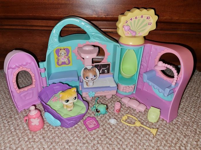 Littlest Pet Shop Get Better Center Playset Vet