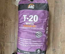 2 bags of adhesive unopened 20 Euro each