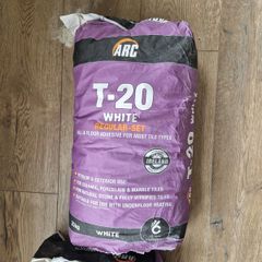 2 bags of adhesive unopened 20 Euro each
