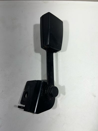 BMW 7 Series F01 F02 Middle Seat Lower Belt Strap Buckle Rear Right 7220858 A1l1b624g