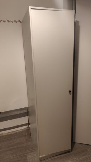 Single wardrobe