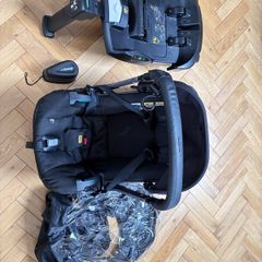 Doona Car Seat, Isofix base & Accessories