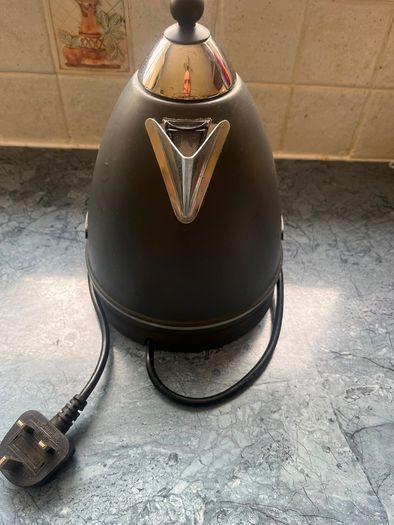 kettle and toaster - Delonghi