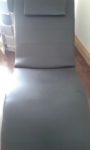 chaise lounge
