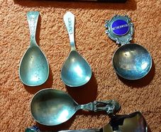 five caddy spoons