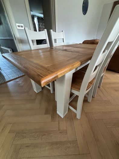 Extendable Oak dining table & 4 chairs