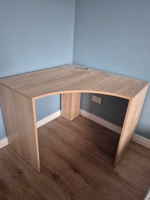 Free corner desk