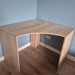 Free corner desk