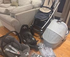 Uppababy Vista Travel System with Cybex Babyseat & Base
